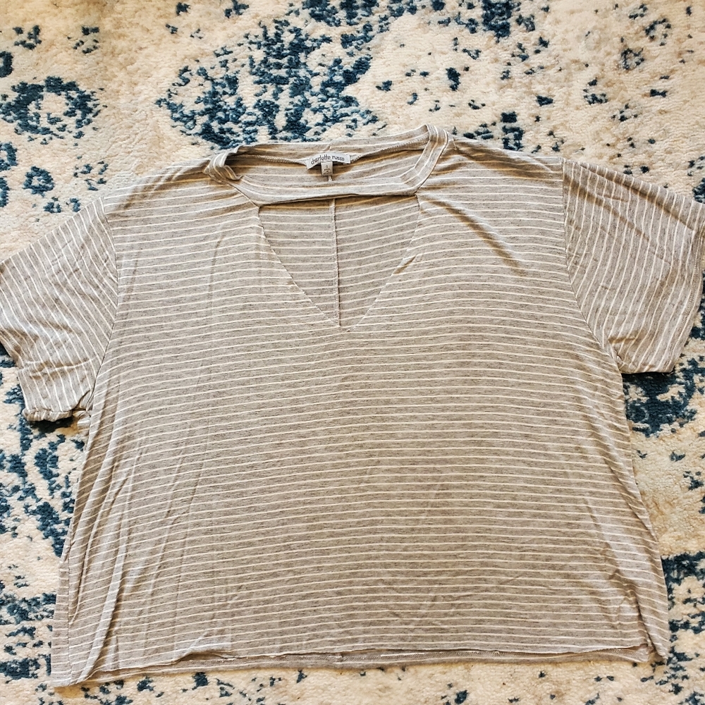 Grey and White Flowy Short Sleeve